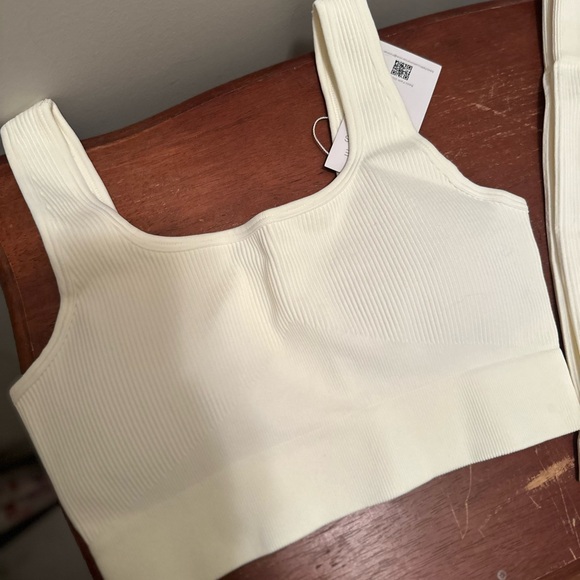🛍️NWT QINSEN Women’s 2 Piece Cream Work Out Set - Picture 4 of 10